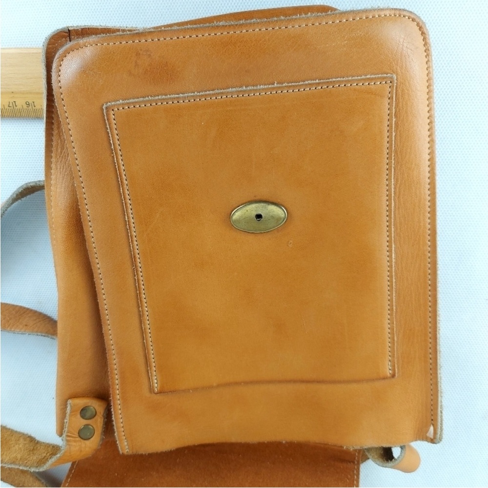 Vintage Tan Leather Crossbody Bag with Flap Closure - Picture 7 of 13